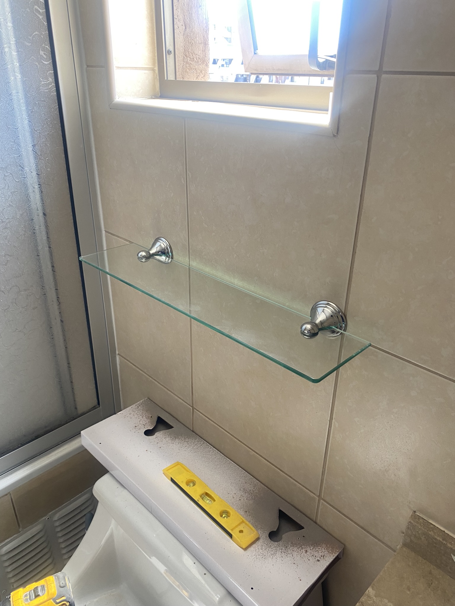alt=Montaje profesional de muebles modulares y sistemas de almacenamiento en Santiago, ideal para optimizar espacios en casas, departamentos y oficinas