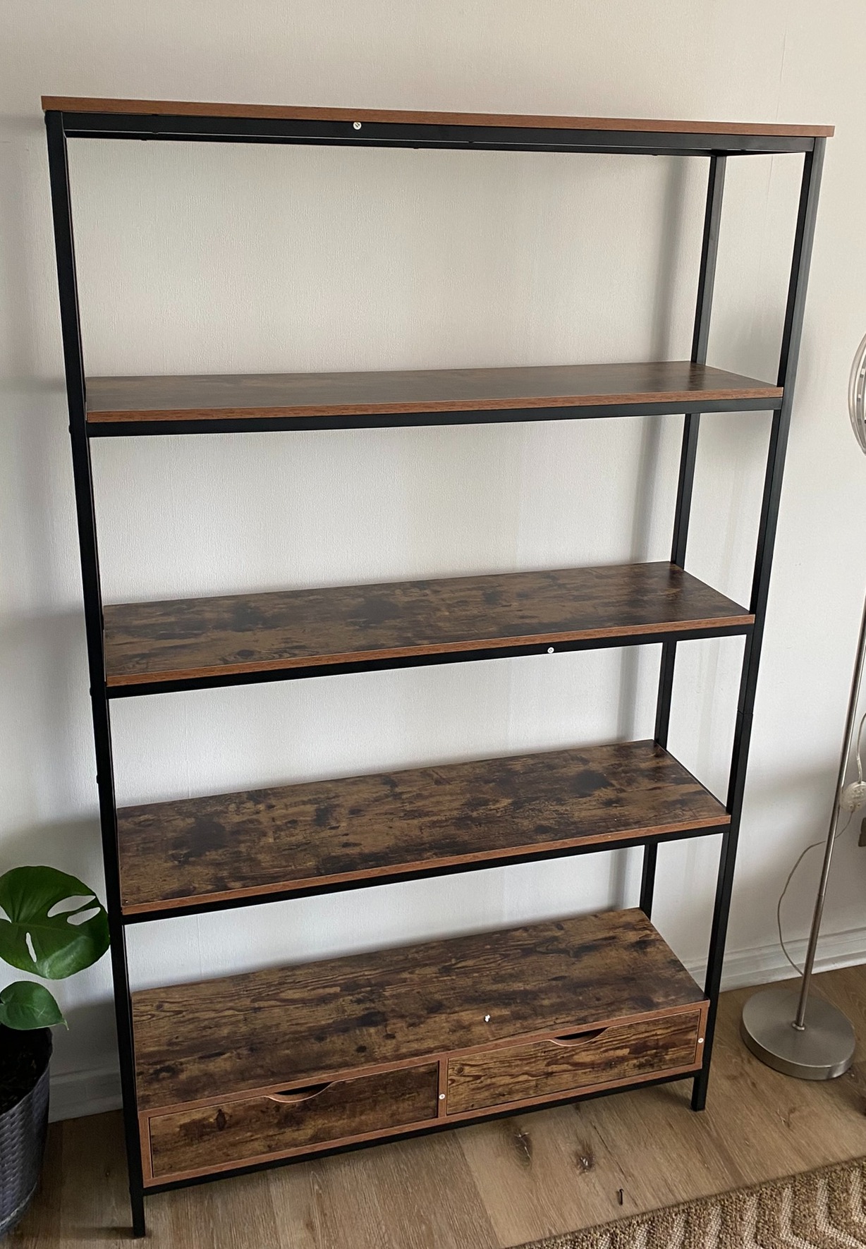 alt=Servicio confiable de armado de muebles para departamentos nuevos en Santiago, instalación rápida y precisa de muebles modulares, cocinas, closets y escritorios comprados en retail o tiendas pequeñas